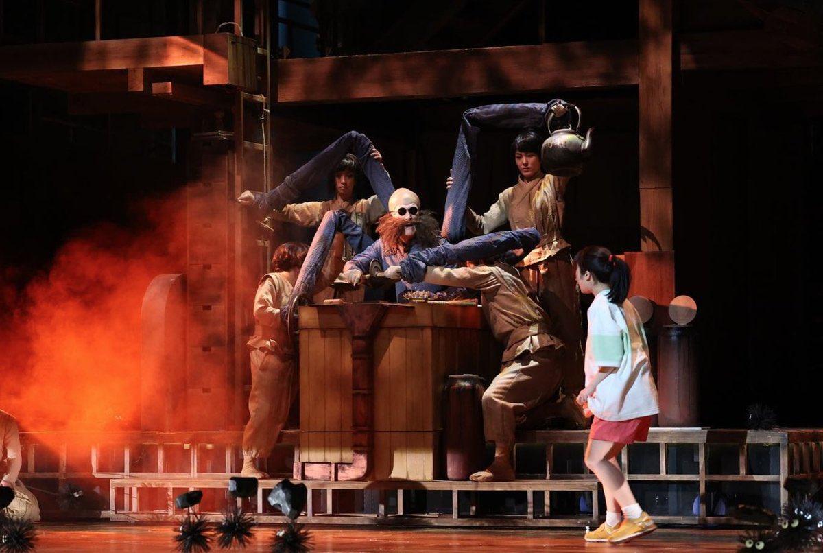 Carlos_Film's tweet photo. my jaw dropped looking at these images from the SPIRITED AWAY stage play. my god, this looks incredible. https://t.co/dYsOoHReyJ