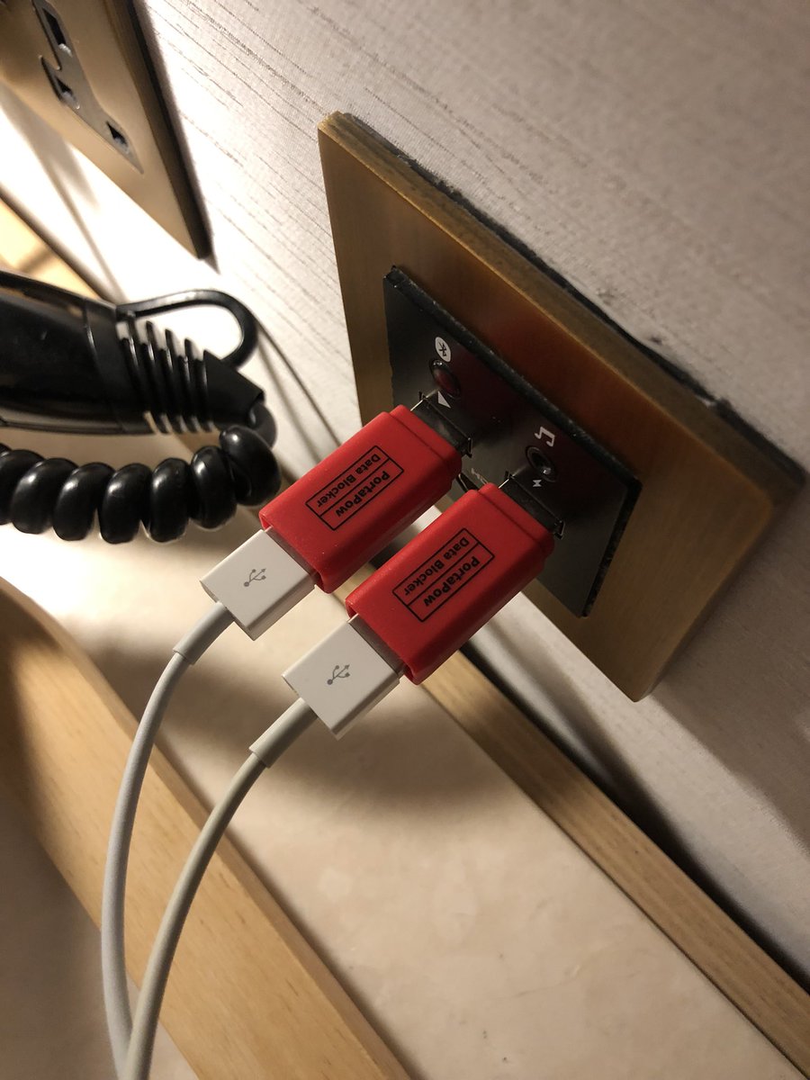 s_panosss's tweet photo. Worry free hotel charging 😎 #datablocker https://t.co/VikW6xmX4q