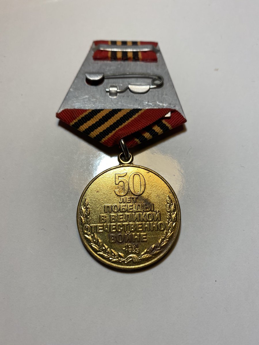 Sovyet Rus Dönemi 50.yıl Askeri Madalya . Sovyet Rus Dönemi(SSCB) Kuruluş 50. Yılında kızıl ordu askerlerine verilen antika madalyadır. Yurtdışından temin edilmiş üründür, elimde çok bulunmaktadır