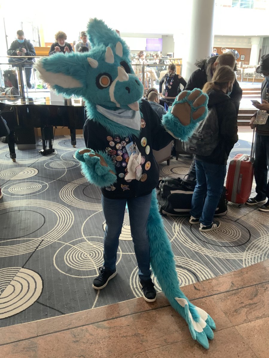 BlueClo37375638's tweet photo. Happy #fursuitfriday 
 
Petit souvenir de la #FBL 
little memory from #FBL  

Photo par/by @Akha_Iha

#dutchangeldragon #fursuit #furryfandom https://t.co/Fo4EhhLtnV