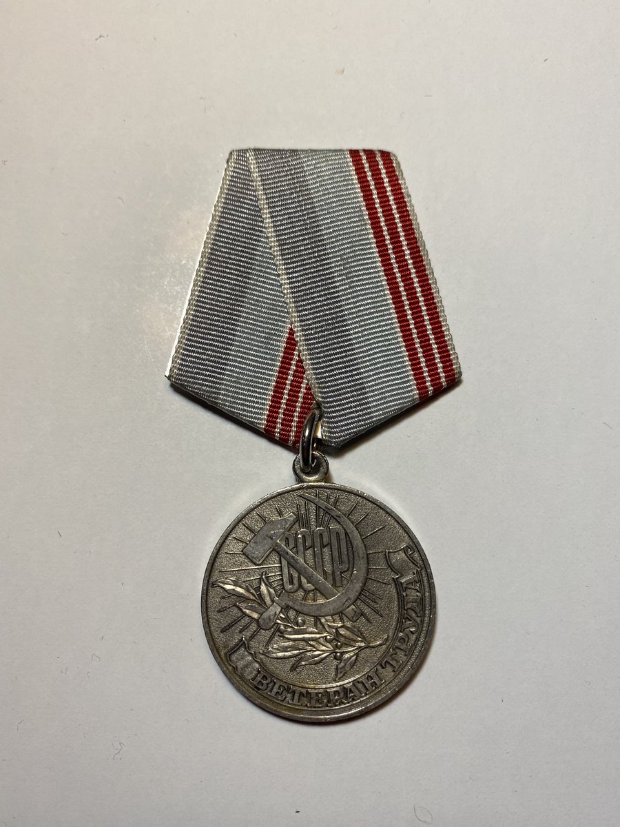 Koleksiyonumda birçok adet Sovyet Dönemine ait (50. Yıl, 70. Yıl Askeri Madalyaları, İşçi uzun hizmet madalyaları) hepsi yurtdışından temin edilmiş ürünlerdir. Topluca veya teker teker alım yapabilirsiniz yorumlara bırakarak.