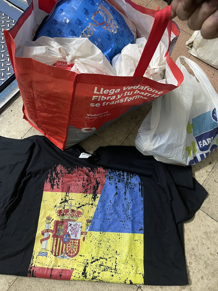 AaroonSanchez's tweet photo. 🇺🇦Aún después de hacer la primera entrega, hemos recibido más medicinas y más ropa térmica.

Gracias a tod@s por la colaboración, este fin de semana sale uno de los furgones cargados de solidaridad salmantina

🇺🇦🫂🇪🇸 https://t.co/7YqXcfzffB