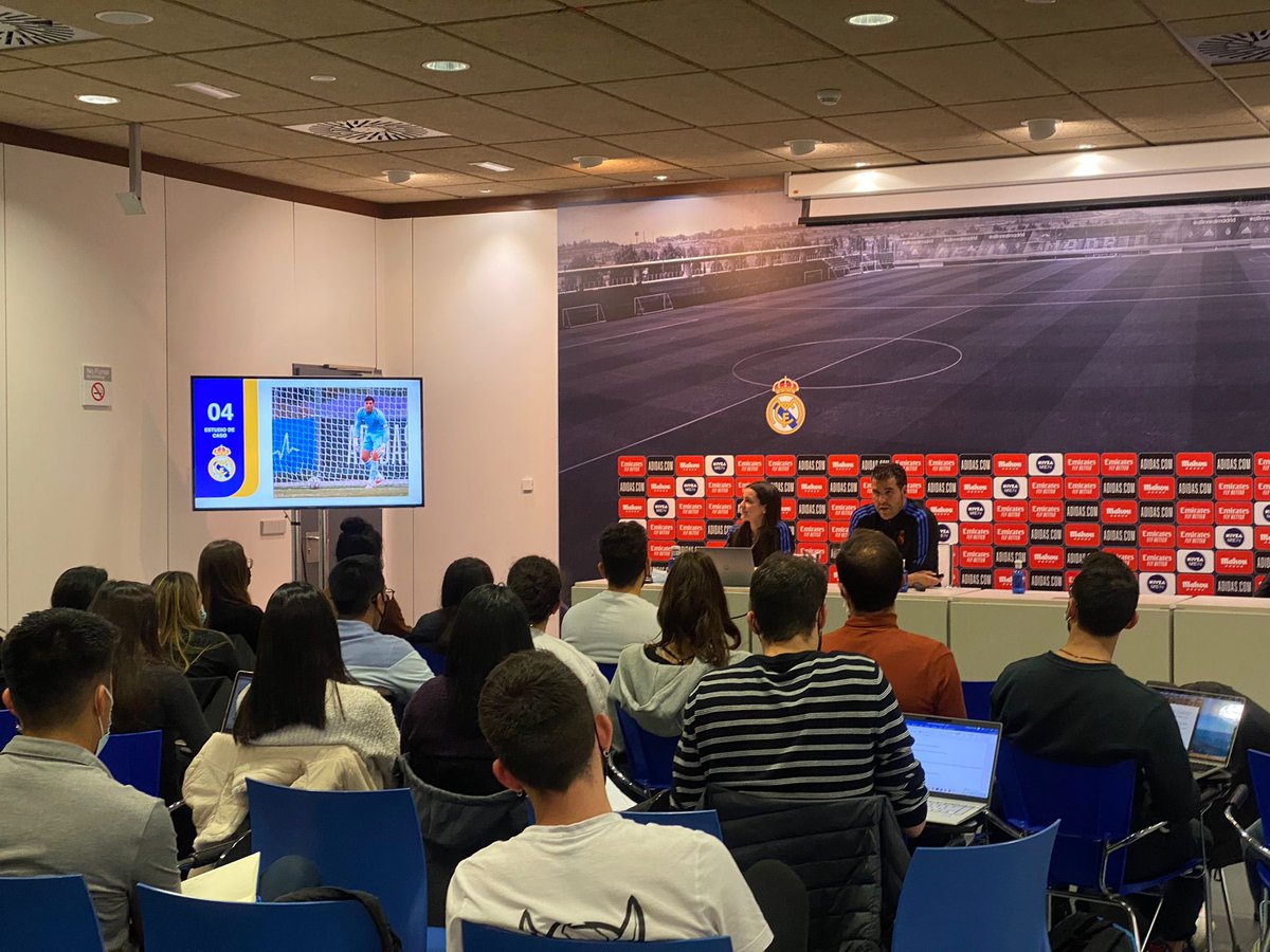 NachoSancho1977's tweet photo. Gran jornada de formación de los alumnos del Master de entrenamiento y nutrición deportiva de la @RealMadridUE @UEuropea .Ponencias de mucho nivel de los PF y nutricionistas de @lafabricacrm @PhD_Paredes @daSilvaGR @Garci_PabloF @CarolinaPereaS #Camila 💪🏻⚽️📚 https://t.co/zyYS1XRZJL
