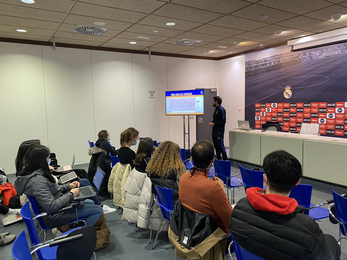 NachoSancho1977's tweet photo. Gran jornada de formación de los alumnos del Master de entrenamiento y nutrición deportiva de la @RealMadridUE @UEuropea .Ponencias de mucho nivel de los PF y nutricionistas de @lafabricacrm @PhD_Paredes @daSilvaGR @Garci_PabloF @CarolinaPereaS #Camila 💪🏻⚽️📚 https://t.co/zyYS1XRZJL