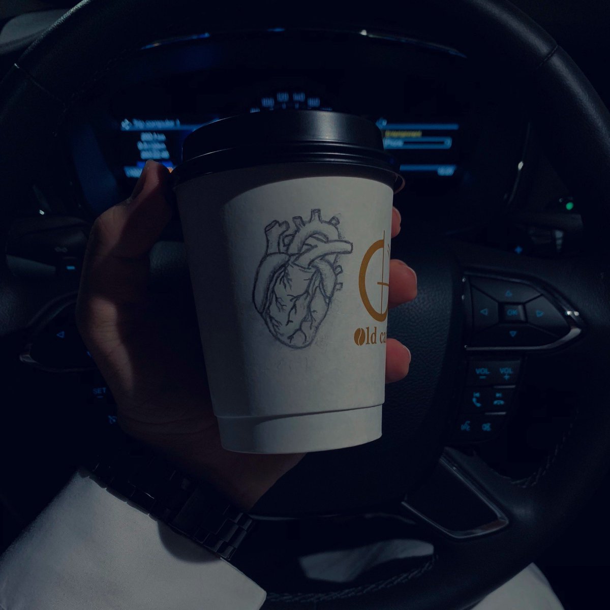 سأحفظُ العهدَ إن طال البعادُ بنا
وأكتمُ الشوقَ في قلبي وأخفيهِ
لأنّ روحكَ في جنبيّ ساكنةٌ
فليحفظ اللهُ قلبي والذي فيه