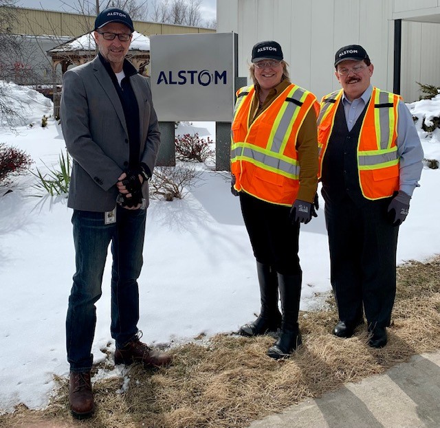 QuebecNewYork's tweet photo. Thank you @Alstom for this great visit of your #Plattsburgh facility. There is enormous potential in the U.S. #railindustry so let’s build the North American #trainofthefuture together! 🚆👨🏼🏭🛠️
@MartineHebertQc #crossborderinnovation #railinnovation #QuebecNY https://t.co/nu7tciDW0f