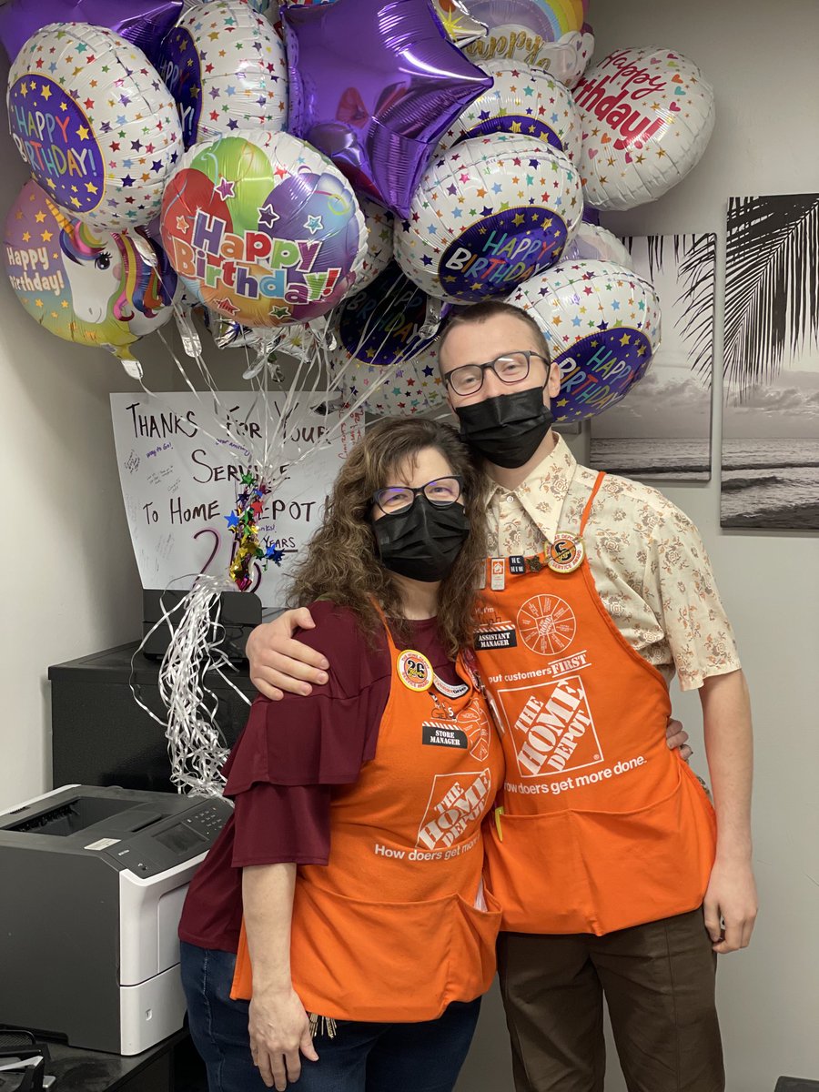Wishing a VERY HAPPY 26th HD birthday to this young lady!!! Thank you ⁦<a href="/geri4015/">Geri Downs</a>⁩ for everything you do for us all here at #THE4015. Now go enjoy a day off!! ⁦@RosebudOMalley⁩ ⁦<a href="/ElijahJoslyn/">Elijah Joslyn</a>⁩ ⁦<a href="/KK_quinn/">Kailin Quinn</a>⁩