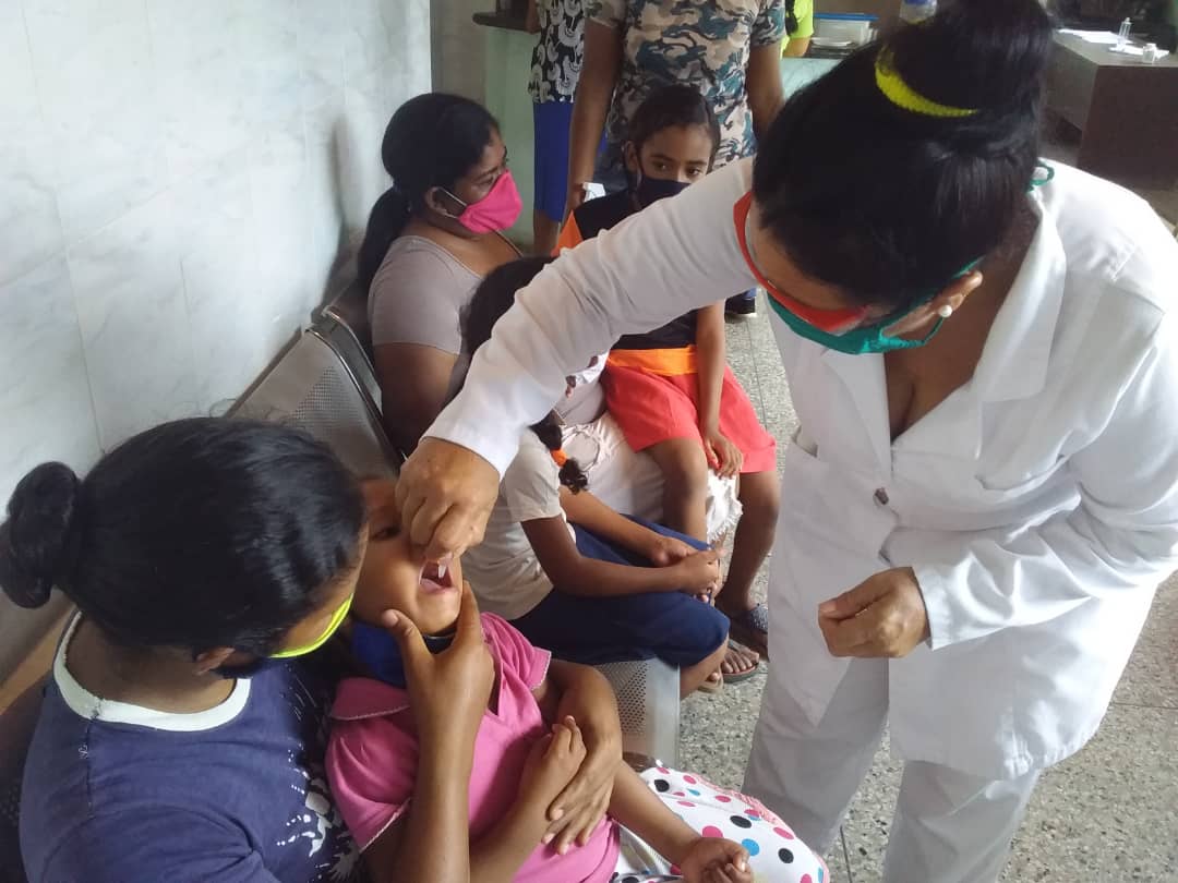 Si alguien pretende deshonrar al más invencible de los ejércitos, el de batas blancas de Cuba, se equivoca, porque es el más noble y humano del mundo.
#ChávezVive #ChávezPorSiempre #HéroesDeLaSalud
<a href="/cubacooperaven/">Brigada Médica Cubana en Venezuela</a> <a href="/MINSAPCuba/">Ministerio de Salud Pública de Cuba</a> <a href="/japortalmiranda/">José Angel Portal Miranda</a> <a href="/PardoRegla/">Regla Angulo Pardo</a>