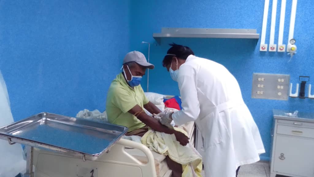 En las relaciones internacionales practicamos nuestra solidaridad con hechos, no con bellas palabras. #HéroesDeLaSalud #ACubaPonleCorazón
#ChávezVive #ChávezPorSiempre #HéroesDeLaSalud
<a href="/cubacooperaven/">Brigada Médica Cubana en Venezuela</a> <a href="/MINSAPCuba/">Ministerio de Salud Pública de Cuba</a> <a href="/japortalmiranda/">José Angel Portal Miranda</a> <a href="/PardoRegla/">Regla Angulo Pardo</a>