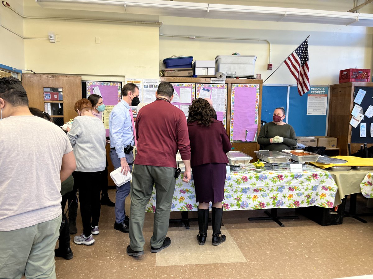PS10Brooklyn's tweet photo. Thanks to everyone who made our Teacher Appreciation Feast a huge success! We could never do enough to thank the incredible staff, administration, and teachers at PS10 for all that they do for our kids, but we hope the delicious lunch helped to show our gratitude. β€οΈππ° #ps10bk https://t.co/j614Pa7f0N