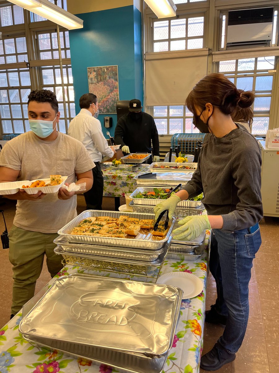 PS10Brooklyn's tweet photo. Thanks to everyone who made our Teacher Appreciation Feast a huge success! We could never do enough to thank the incredible staff, administration, and teachers at PS10 for all that they do for our kids, but we hope the delicious lunch helped to show our gratitude. β€οΈππ° #ps10bk https://t.co/j614Pa7f0N