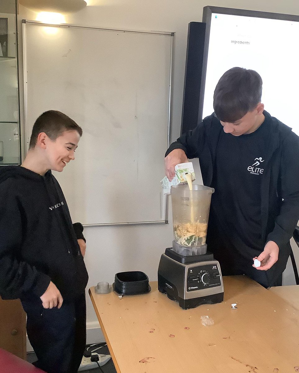 HGHS_PE's tweet photo. Our ELITE pathway students enjoyed a day out of school yesterday at @lborouniversity working with @lborosport Sports Psychologists, Nutritionists and Strength &amp; Conditioning coaches - as well as a tour of their amazing sports facilities! #ELITEPathway @ELITEPathwayLT https://t.co/JyMkFPzX6a