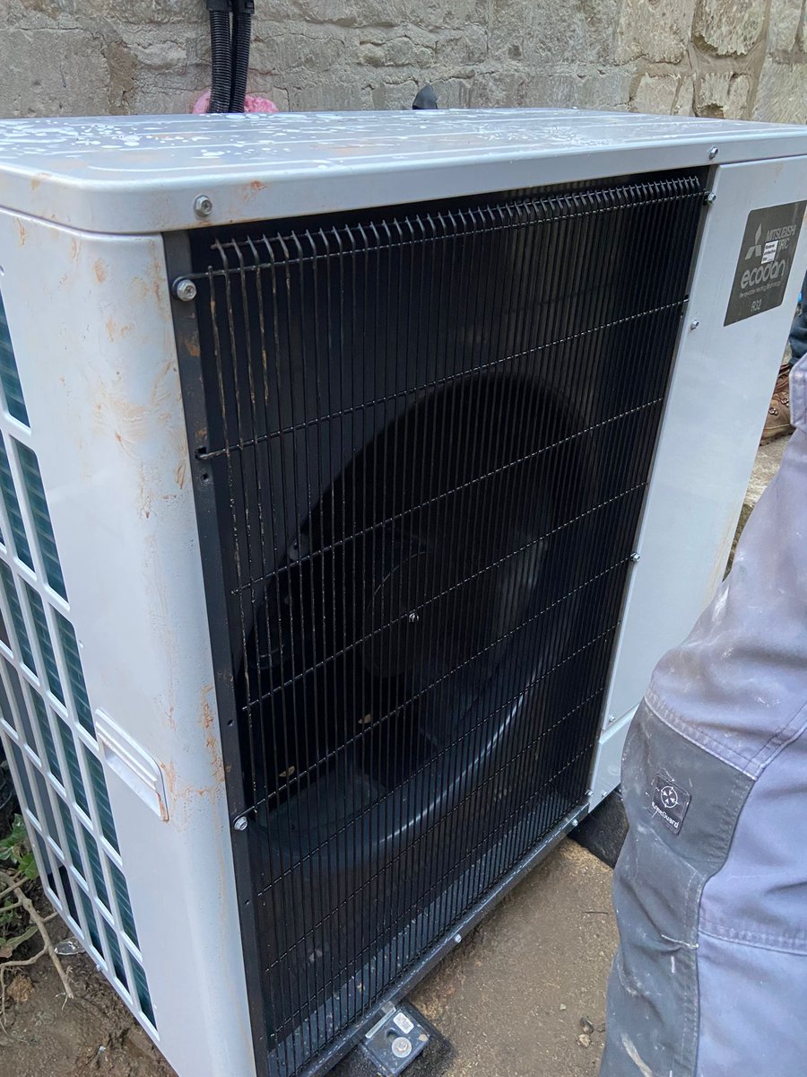 Heat pump revolution! Absolutely rave reviews for <a href="/Cotswold_Energy/">Cotswold Energy Group</a>, who installed a 11.2kw ASHP in my brother's 17th century former iron forge and by his account delivered incredible service throughout. <a href="/heatpolicyrich/">Richard Lowes</a> <a href="/janrosenow/">Jan Rosenow</a>