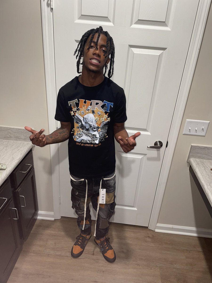 1400blknu's tweet photo. still dat same young Nigga, ain’t shit changed money jus getting bigger thass it #REALEST💪🏾 #14fœ💙 #FamilyOverErrthang💕🤞🏾 https://t.co/v8DJLvnZV7