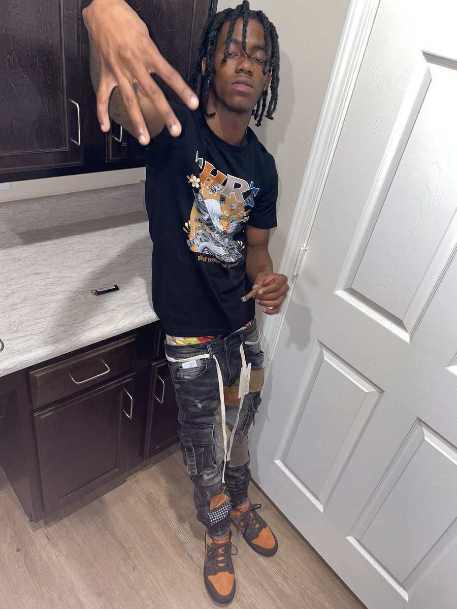 1400blknu's tweet photo. still dat same young Nigga, ain’t shit changed money jus getting bigger thass it #REALEST💪🏾 #14fœ💙 #FamilyOverErrthang💕🤞🏾 https://t.co/v8DJLvnZV7