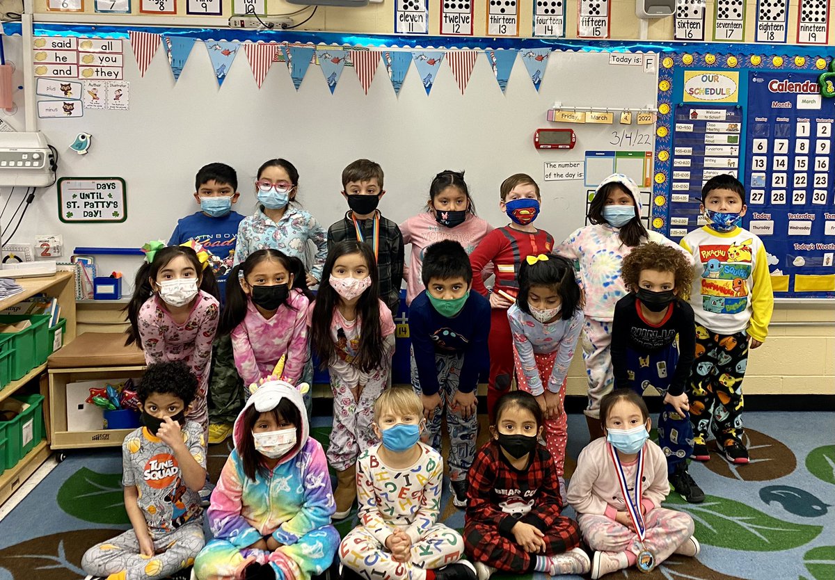 We had a surprise visitor show up just in time for our Reading Challenge Awards… #justkeepreading #beabookdragon #stormypride #bekind #KindnessMatters #ReadAcrossAmerica @MsBlackRBPS <a href="/rbpsEAGLES/">Red Bank Primary</a> <a href="/DreamBigRB/">Luigi Laugelli</a> <a href="/RedBankSup/">Dr. Jared Rumage</a>