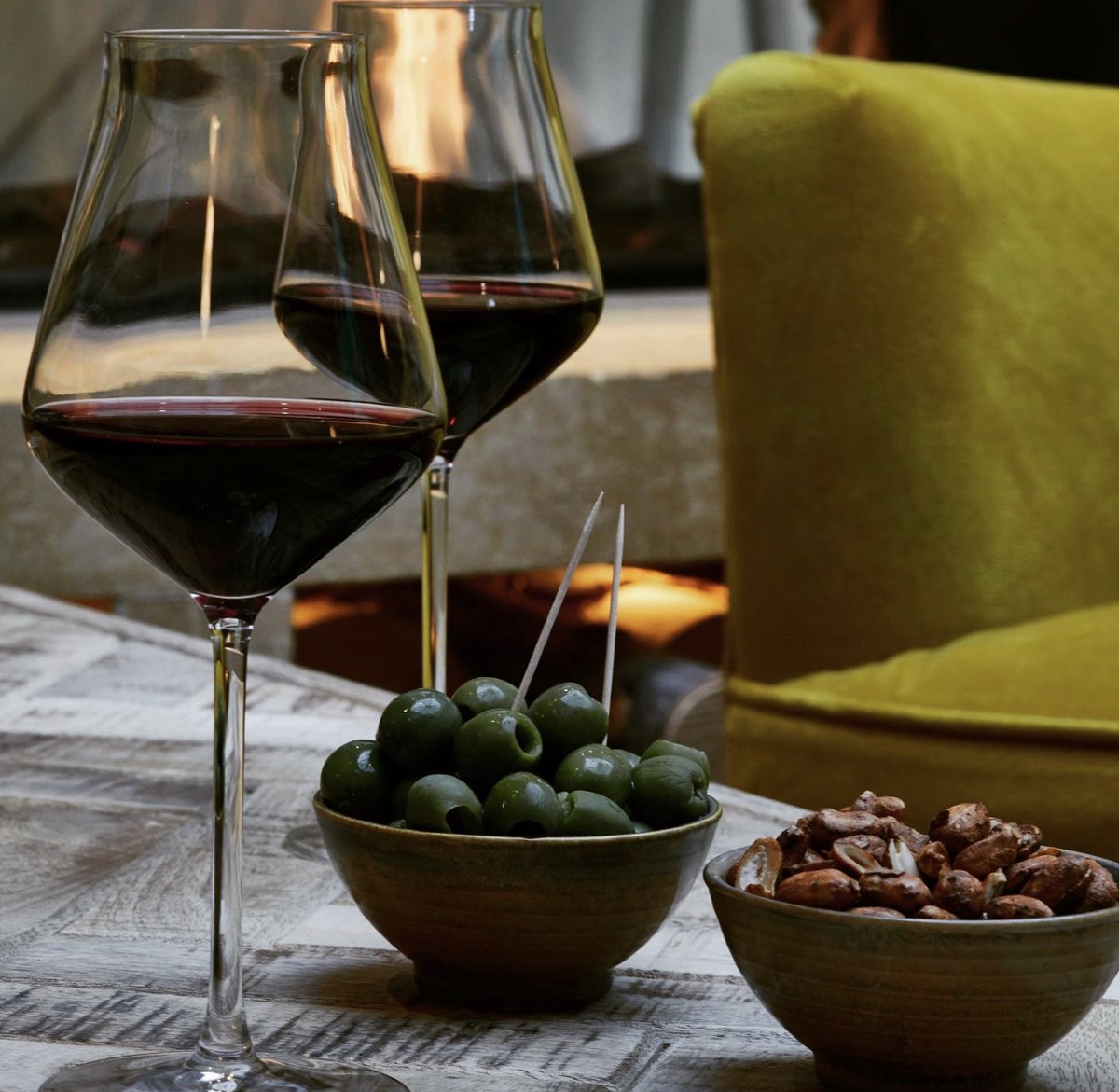 DormyHouse's tweet photo. We don’t know about you, but we olive for the weekend 🍷✨ Now if you’ll excuse us we’re off for a g̶l̶a̶s̶s̶ bottle of the good stuff in The Shed. 
.
#olivefortheweekend #fridayfeeling #winenot #shedsippers https://t.co/H5vh9iaYi3