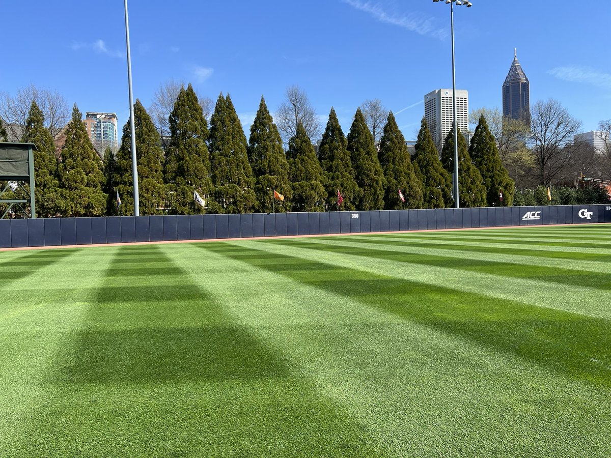 <a href="/GT_GroundsCrew/">GT Grounds Crew🏆🏆🏆🏆</a> 💪💪 effort this week! <a href="/BarenbrugUSA/">Barenbrug USA</a> #HGT is living it’s best life right now. Jackets / Dawgs at 6pm.