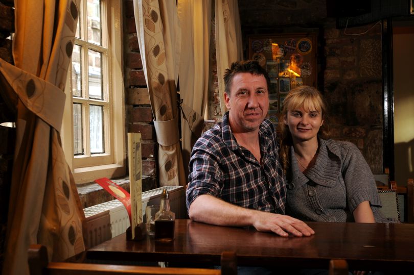 This week's @derbyshire_live beer column, it's 10 years at @The_Boat_Inn, Cromford, for Dave ( and Lorraine Mountford, while the pub is also 250 years old. Dave's also: @forpubs derbytelegraph.co.uk/whats-on/food-…