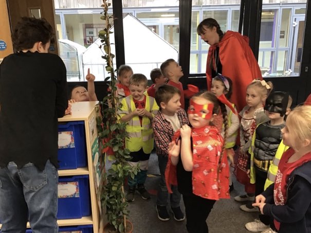 ambrose_primary's tweet photo. Ethan came to school as Jack for World Book Day and during assembly he planted a magic bean. We were all amazed at how quickly the beanstalk grew throughout the day. #traditionaltale #welovereading #jackandthebeanstalk #worldbookday2022 #wonderandawe https://t.co/5SMevMl7Ra