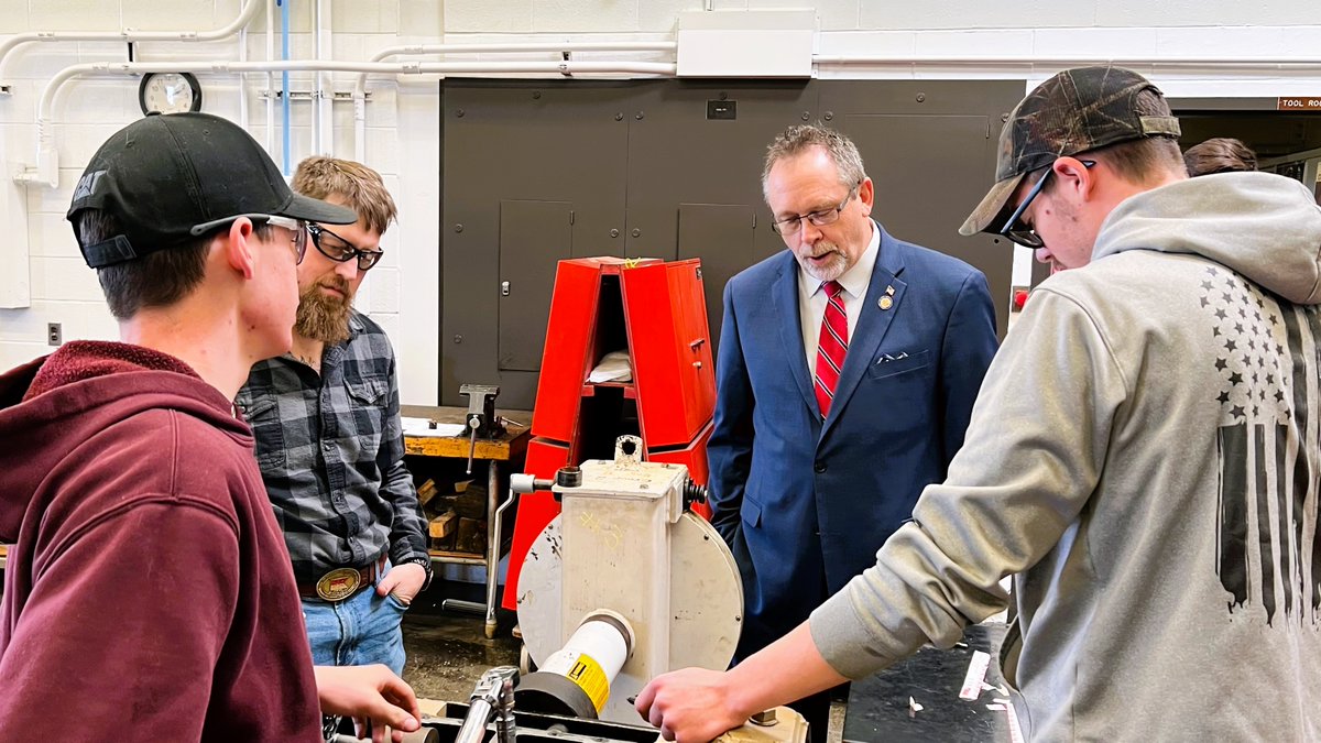 PeterforNY19's tweet photo. Spending time on campus at @SUNYCobleskill today checking in on their innovative programs. Students here are in great demand and new workforce development programs are coming online that will raise the bar even higher. #Fighting51st https://t.co/VOjxbtxN9U