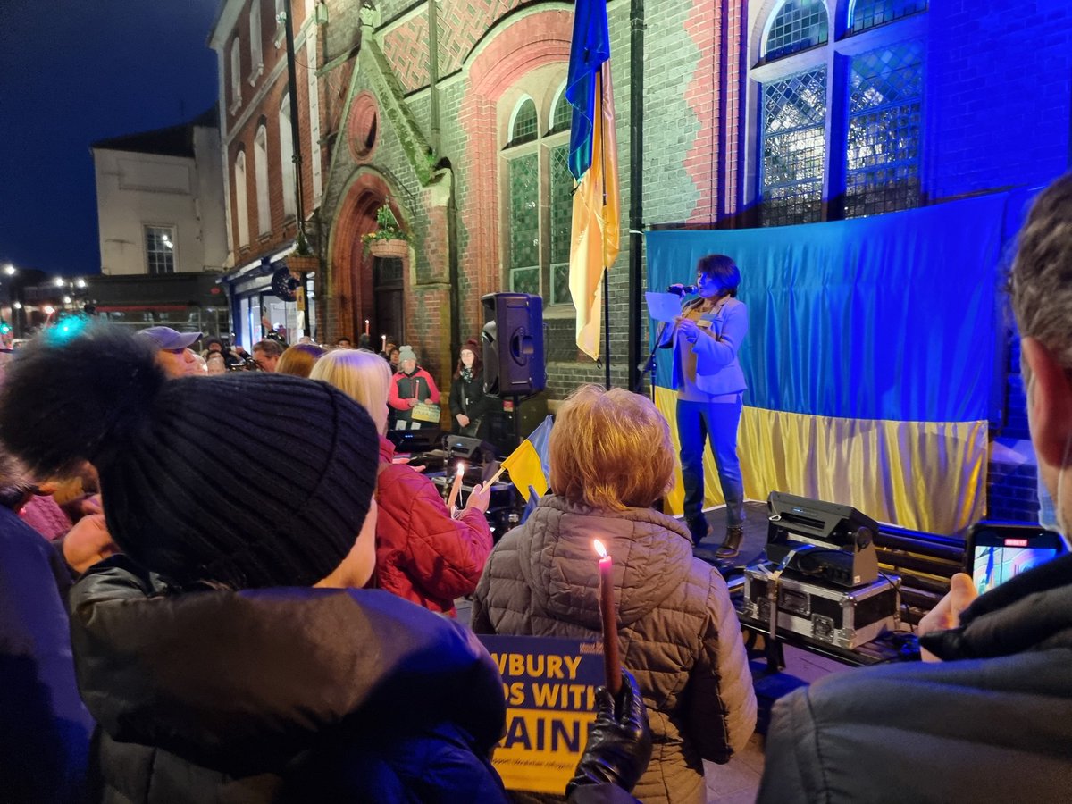 A moving vigil for Ukraine held in Newbury tonight. #NewburyStandsWithUkraine