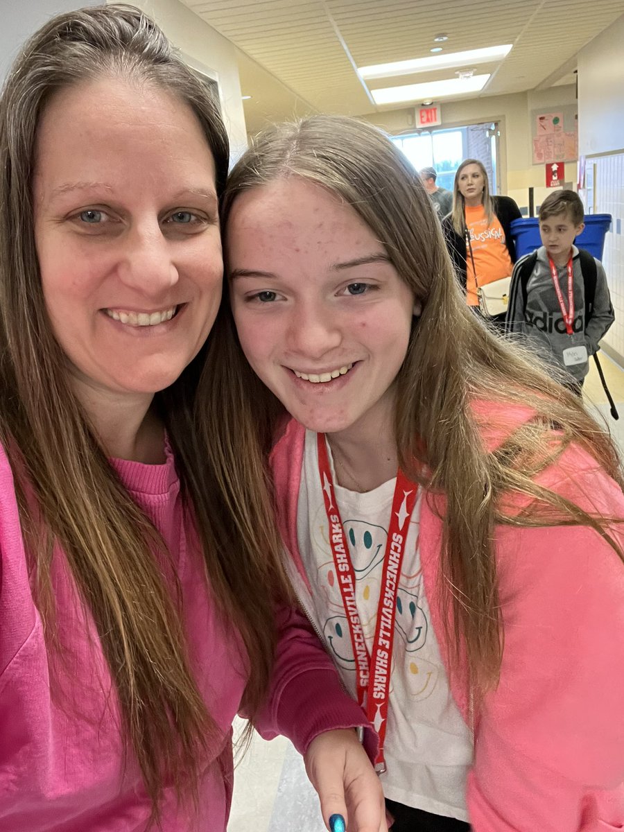 mrs_andreoli's tweet photo. So nice to see some of my former 5th graders come back to read at Schnecksville for Read Across America week! @sv_sharks @OrefieldMS https://t.co/A1glQU4p66