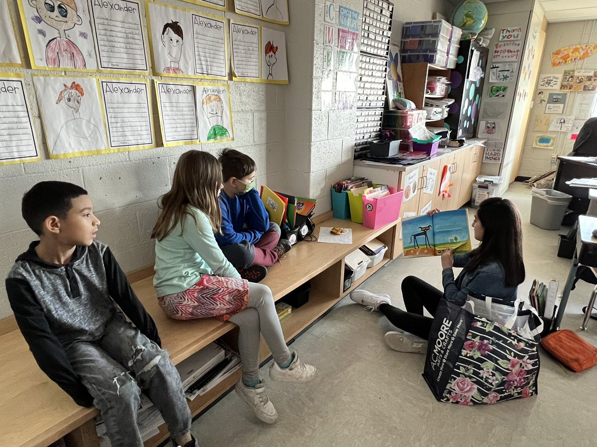 mrs_andreoli's tweet photo. So nice to see some of my former 5th graders come back to read at Schnecksville for Read Across America week! @sv_sharks @OrefieldMS https://t.co/A1glQU4p66