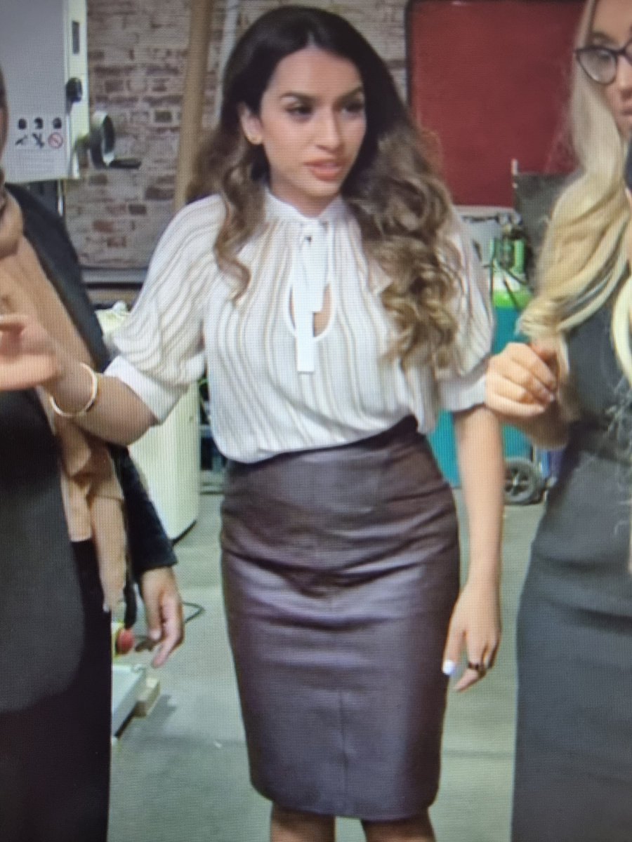 andyfreeds's tweet image. @harpsikaur where is your gorgeous outfit from in the toothbrush episode? You look stunning in it