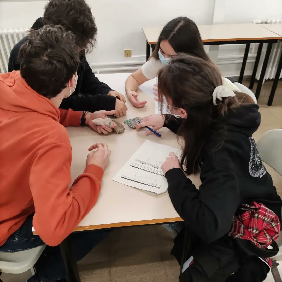 inspauvila's tweet photo. Avui vuit alumnes del Pau Vila han participat a les olimpíades de geologia de Catalunya a la subseu UAB.  El Jordi Ramon, la Núria Formoso, el Pau Herrero i el Marc González han quedat 1r, 2n, 5è i 8è respectivament. https://t.co/BJoGIs1ndJ