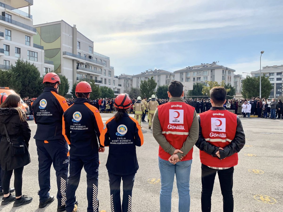 Genç Kızılay Tuzla olarak, 1-7 Mart Deprem Haftası münasebetiyle ilçemizde bulunan Mehmet Tekinalp Anadolu Lisesi’nde deprem ve yangın tatbikatına katılım sağladık. 
#iyigeleceksin