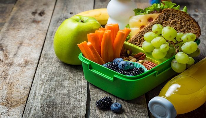 USTRANSCOM_CSEL's tweet photo. What’s in your lunchbox today? #DYK that #MickeyMouse was the 1st licensed character to appear on a lunchbox! #MakeLunchGreatAgain
#PackYourLunchDay https://t.co/fD5pzdR1W2