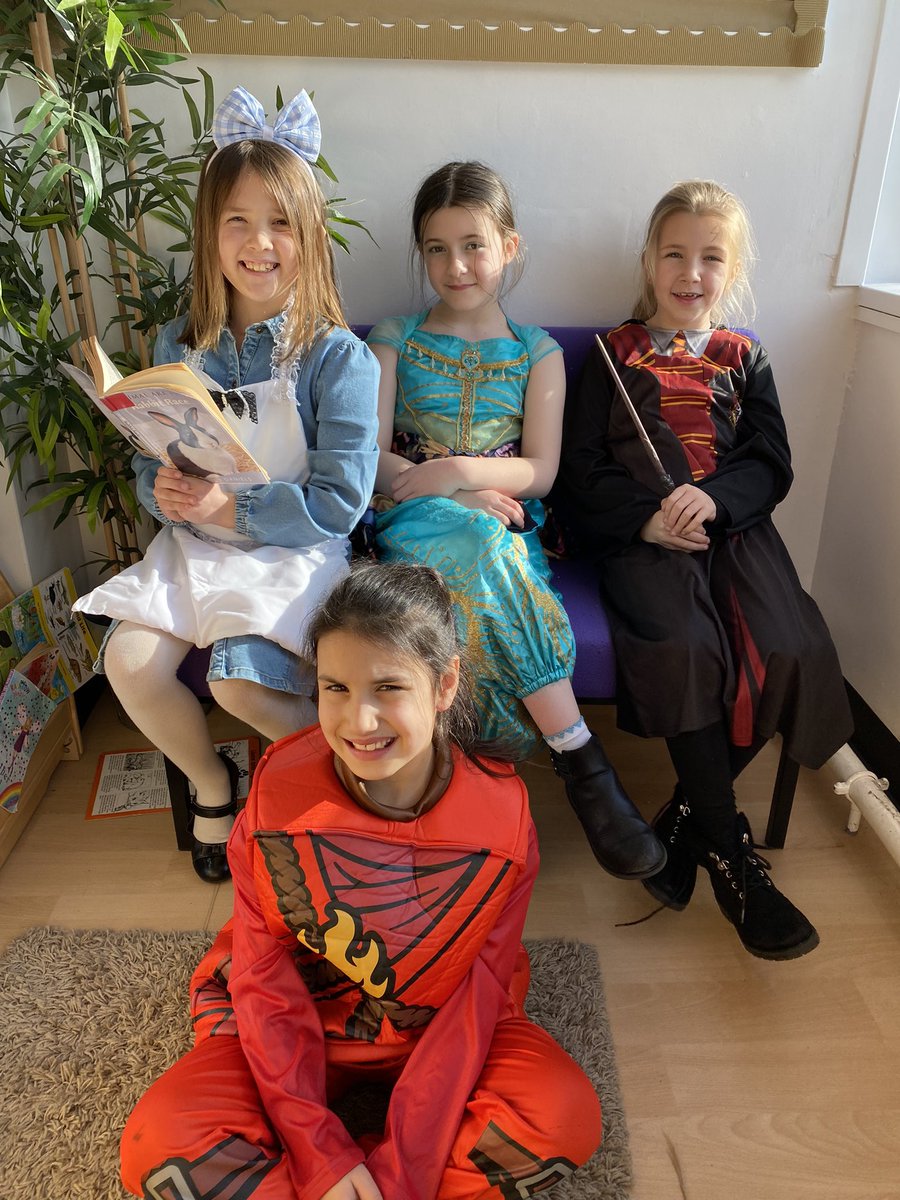 RinglandPrimary's tweet photo. #DosbarthMaple have had a fantastic time celebrating @WorldBookDayUK today! Costumes and books celebrating a range of classic characters! 📚 📕 📖 https://t.co/Mz2wsthDHQ