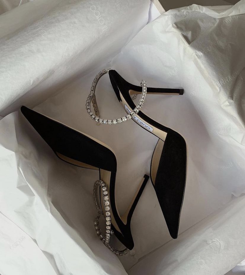 badestoutfit's tweet photo. jimmy choo https://t.co/cfvJ1X5D5W