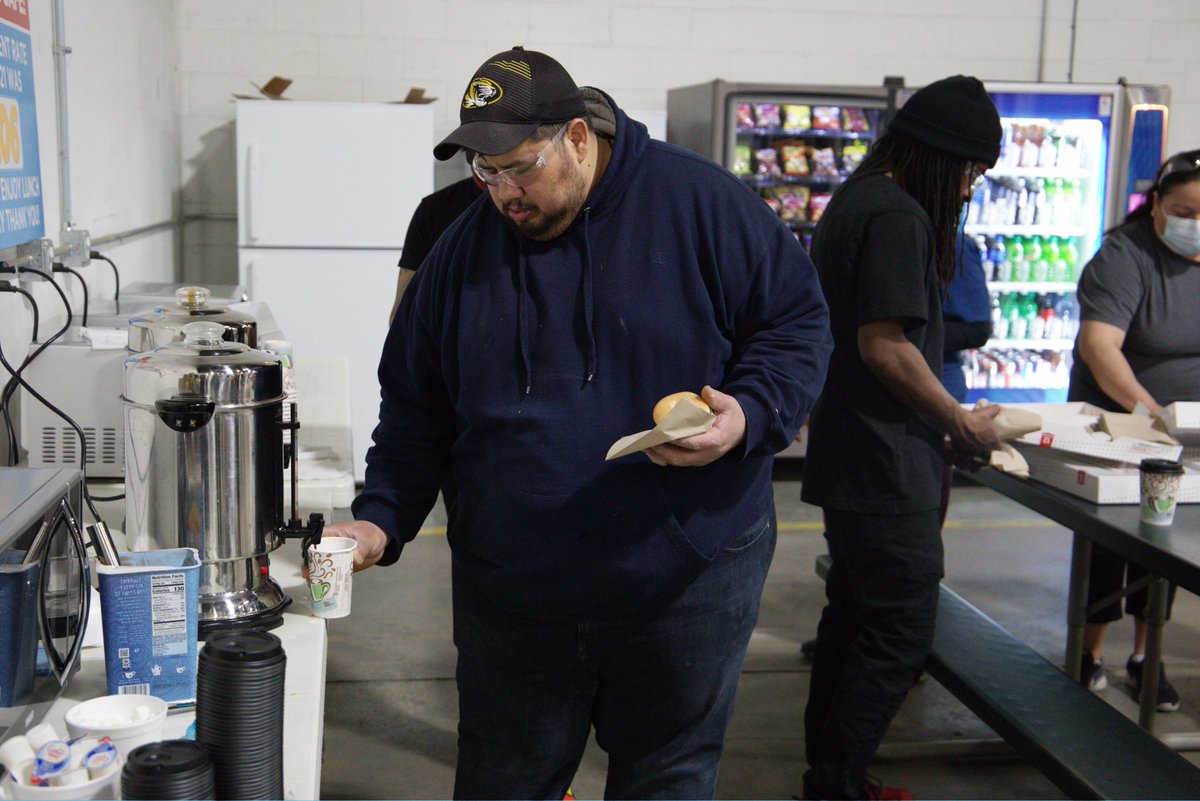 MidAmDisplay's tweet image. What sweeter way for our employees to start their shifts than with coffee and donuts?

We appreciate all the hard work our teams put in each and every day. 

We do-nut take you for granted. 🍩
.
.
.
#work #appreciation #thankyou #career #fortunate #donut #coffee #krispykreme