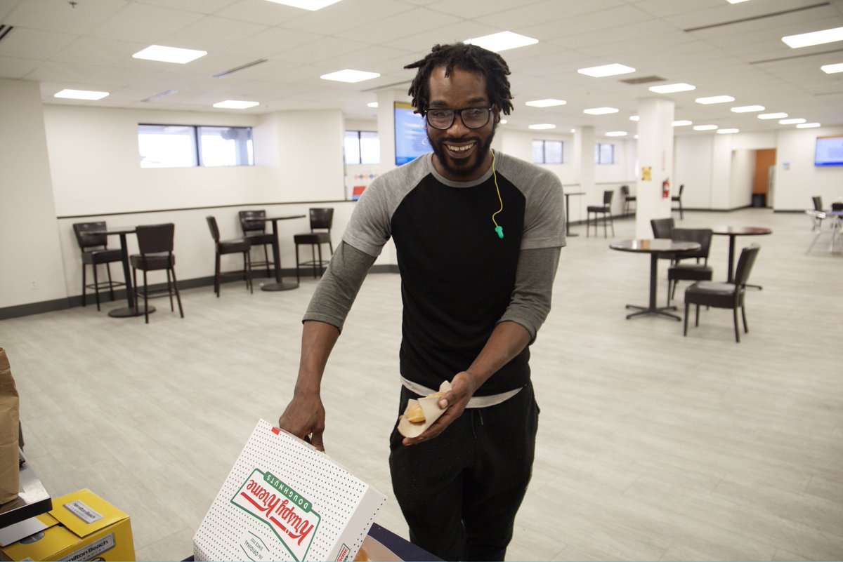 MidAmDisplay's tweet image. What sweeter way for our employees to start their shifts than with coffee and donuts?

We appreciate all the hard work our teams put in each and every day. 

We do-nut take you for granted. 🍩
.
.
.
#work #appreciation #thankyou #career #fortunate #donut #coffee #krispykreme