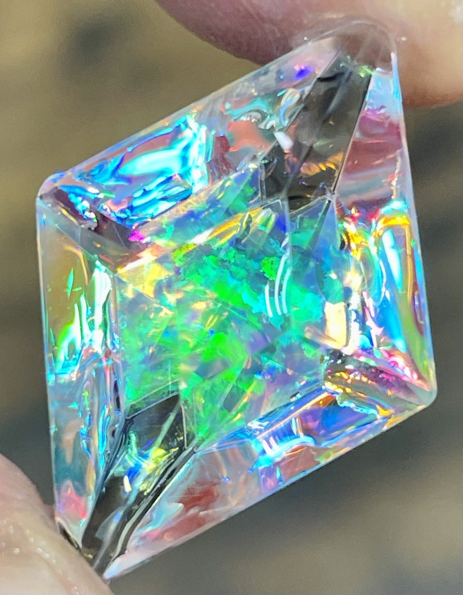 MihawkSy's tweet photo. 磨き上がった濡れたジェリーブルーオパールが綺麗💎✨
高価なだけはあります😆 https://t.co/hk0gRiz9To