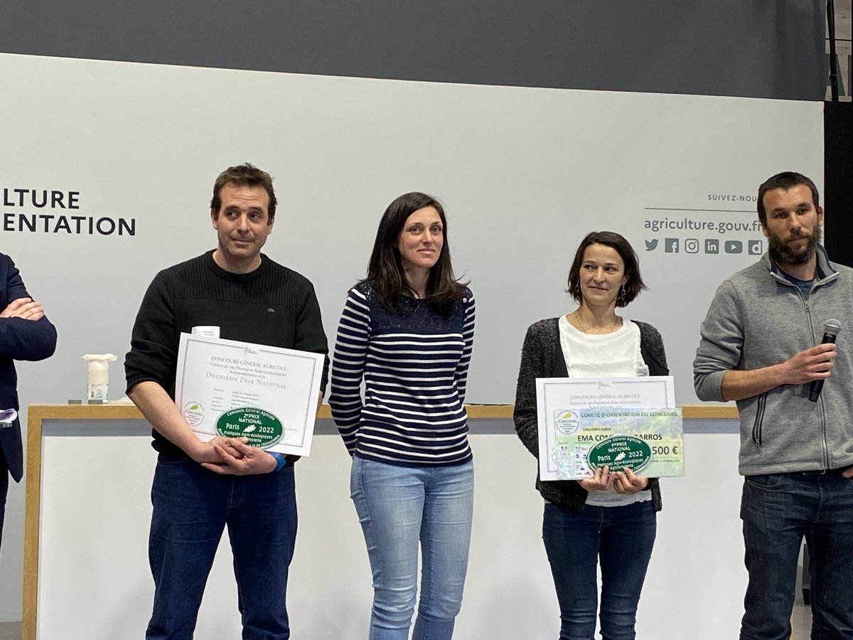 Bravo à Ema Compang qui remporte le 1er Prix du <a href="/cga_paris/">Concours Général Agricole</a> pratiques Agro-écologiques Agroforesterie remis par Pierre-Louis Archimbaud, représentant le Fonds Archimbaud pour l'Homme et la Forêt, partenaire du concours depuis 3 ans.