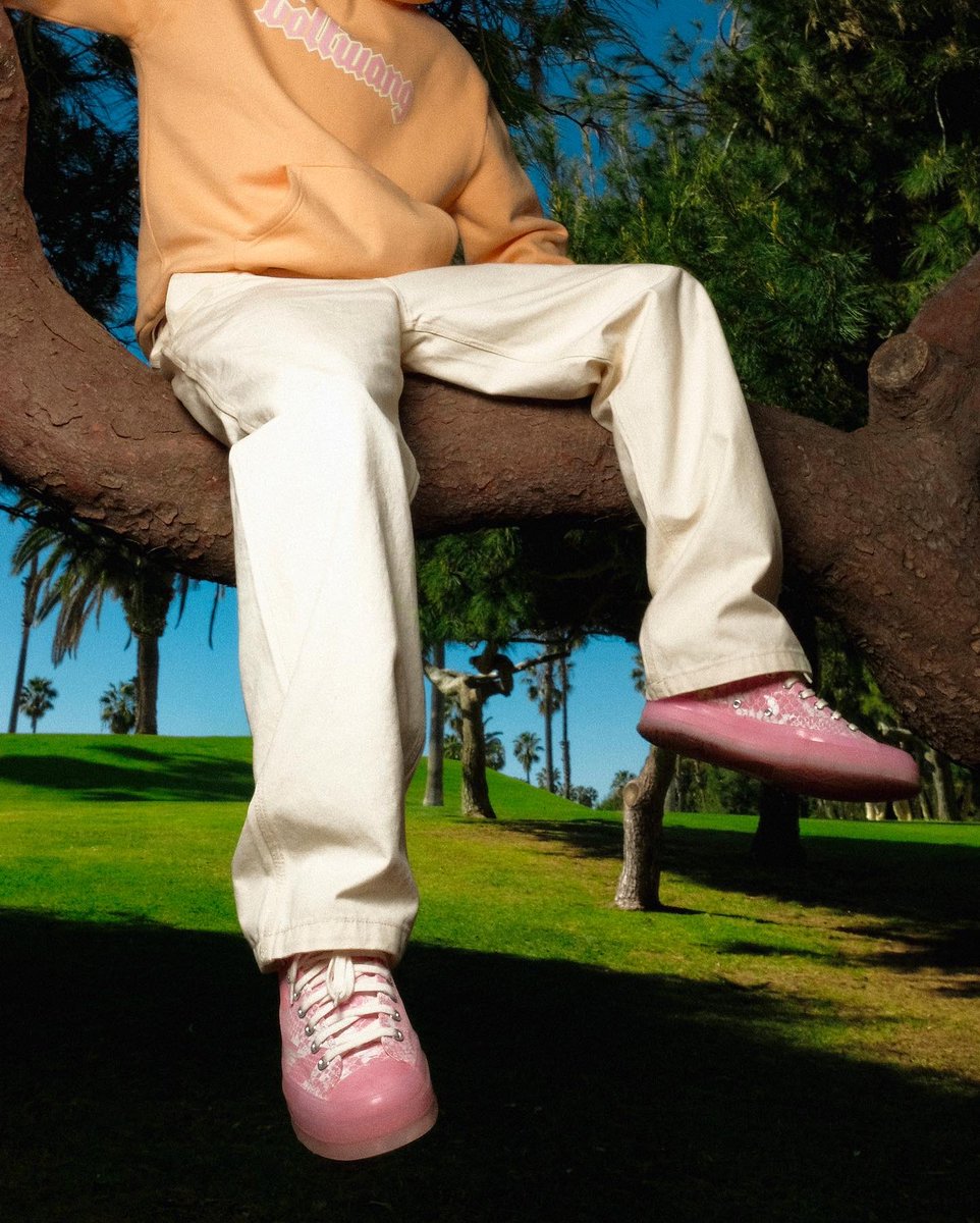 crusoeandsons's tweet photo. The Converse x GOLF Mens Chuck 70 OX Shoes in Blue Topaz and Pink Dogwood are now available online at https://t.co/FXLjGbkgD7 https://t.co/z9yON0Ly0K