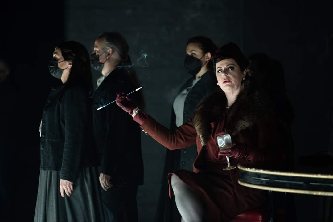 barcellonadani's tweet photo. Ricordi della mia Duchessa Federica al Teatro dell'@OperaRoma!

Next stop 👉 @operadeparis sarò Madame de la Haltière in #Cendrillon.
Dal 23 marzo al 28 aprile 
 https://t.co/8uYiMB1w7z

Ph. Fabrizio Sansoni/ TOR https://t.co/HP9eIPo5HN