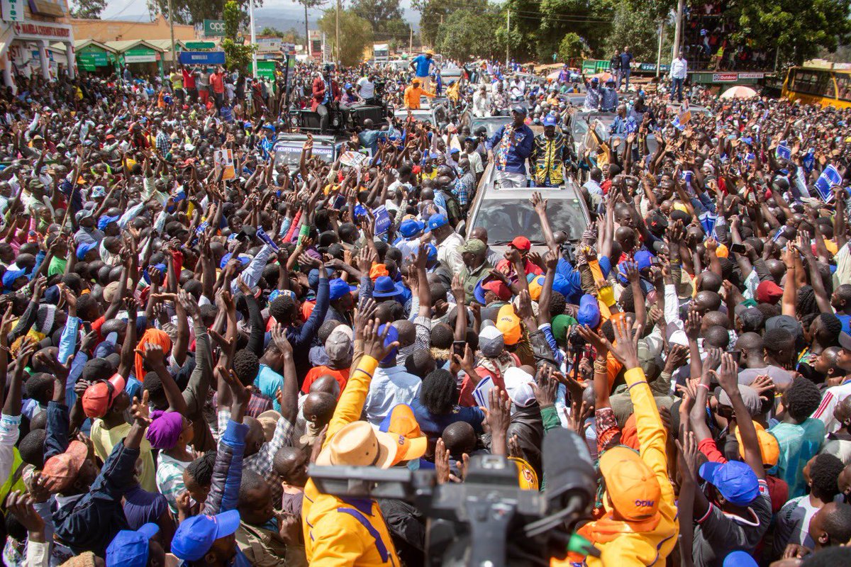 FrankMtetezi's tweet photo. Hon Raila Odinga never Gives up , Nothing can derail him ,Today he took Azimio La Umoja Message to  Kimilili, Webuye and finally Bungoma town in Bungoma county and the outcome is evident ,while Kalonzo Musyoka is waiting at his home For Baba to endorse him😂
#AzimioMtaaniBungoma https://t.co/RmAR5N7xav