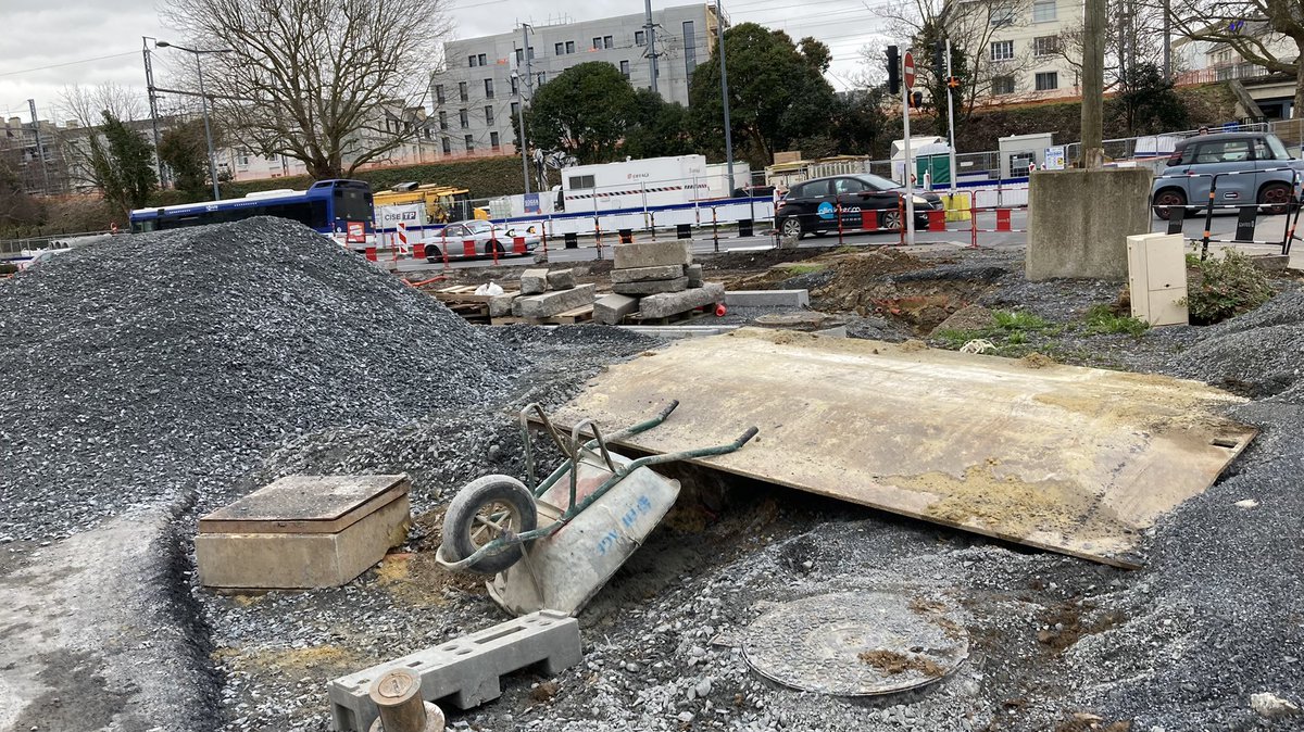 blind_cyclop's tweet photo. @CaenOfficiel fin des travaux pour le nouveau skate park près de la gare. C’était long mais ça vaut le coup. Chelou la rampe-brouette mais ok. Merci @joelbruneau #skate #skateboarding https://t.co/kymWSMDDWZ