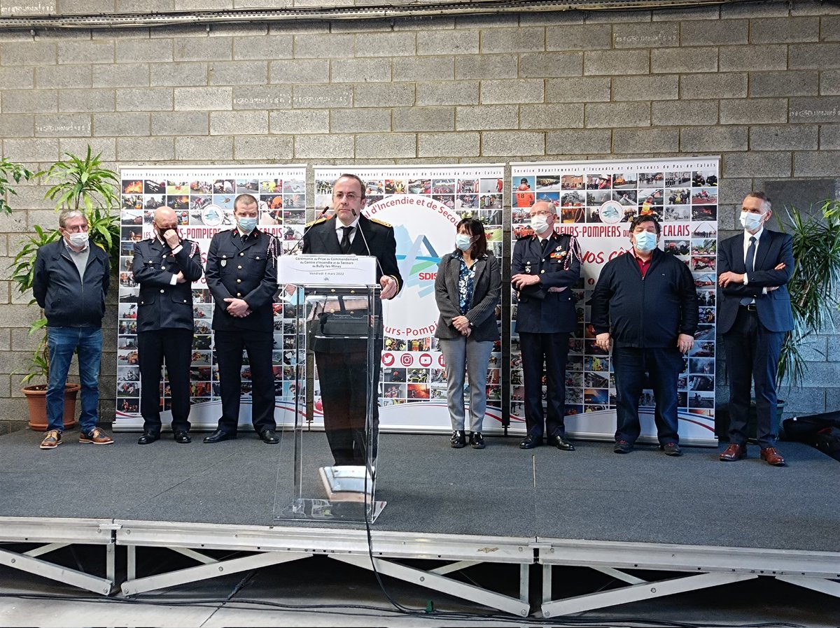 SDIS62's tweet photo. 2/2 Cette cérémonie s'est déroulée en présence notamment de M. Emmanuel CAYRON, directeur de cabinet du @Prefet62, de Mme Cathy APOURCEAU-POLY, sénatrice du Pas-de-Calais et de M. François LEMAIRE, maire de #BullylesMines . @RIGAUDphil https://t.co/HwUmRf5GQJ