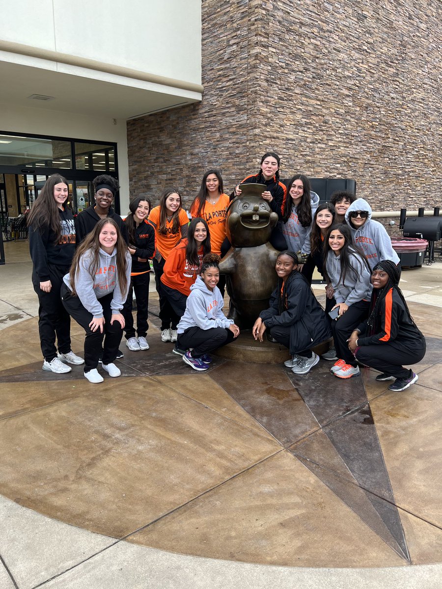 LaPorteRunning's tweet photo. And we’re off to college station! 
•
Are you even traveling if you don’t make a pit stop at buc-ees? #Texas #A&amp;Mmeet #LPtrack https://t.co/2HGpx73Y5r