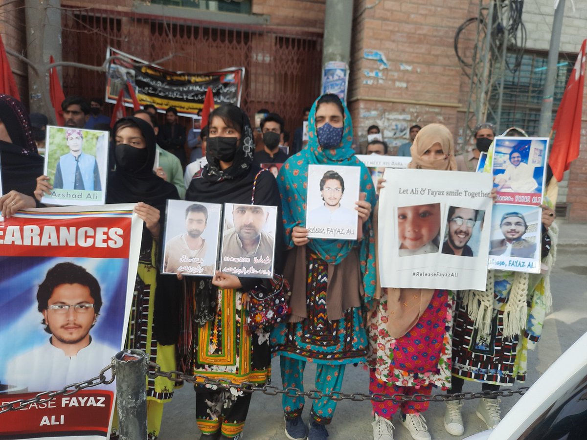 Ashraf_Baluch's tweet photo. Every single day ends with new increase of the victims of #EnforcedDisappearances in Balochistan. New hashtags introduced for #SafeRelease of #MissingPersons, protests and rallies get organized but people receive the response with more abductions.
#EndEnforcedDisappearances https://t.co/dybT7aNlsZ