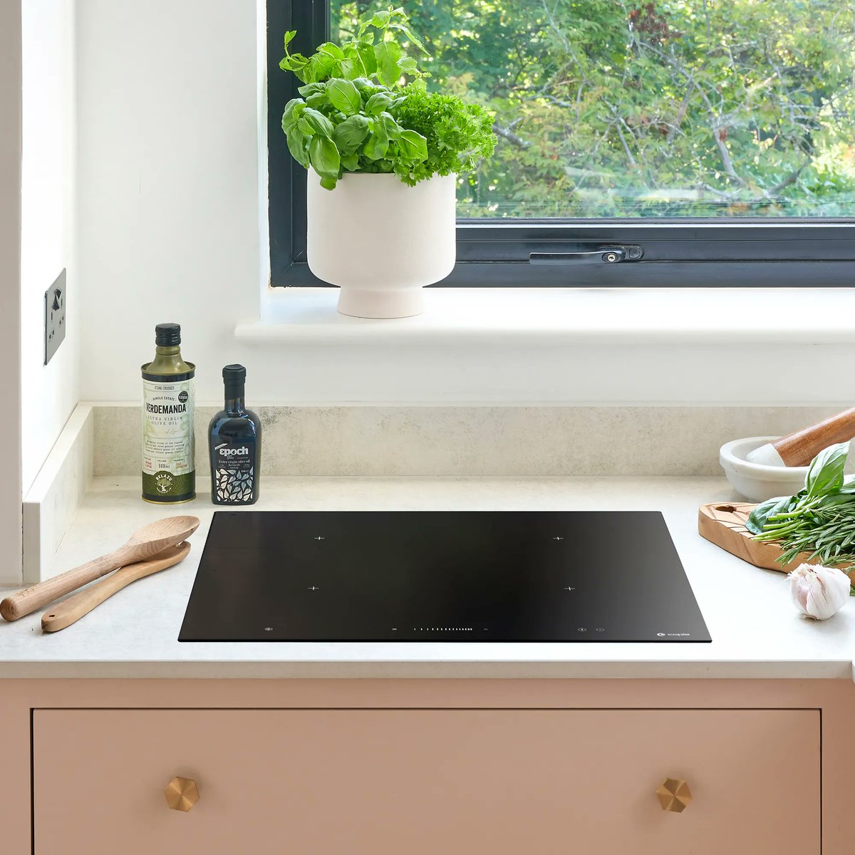 Have a large family to cook for?💆

This C858i induction hob features bridgeable zones, which allows you to adjust the size of the cooking surface, so two zones can be combined to accommodate larger pans. 

See more: buff.ly/3H5zjCp

#CapleQuality #cooking