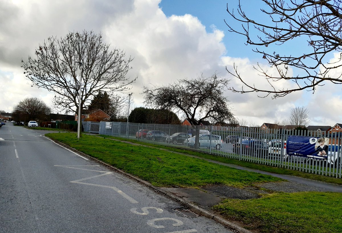 StPaulsPol's tweet photo. More high viz patrols at school peak times today, nice to see no vehicle obstructions on Parklands. Children and parents able to use the pavements safely.
#hereforyou https://t.co/ZiED0U6C4h