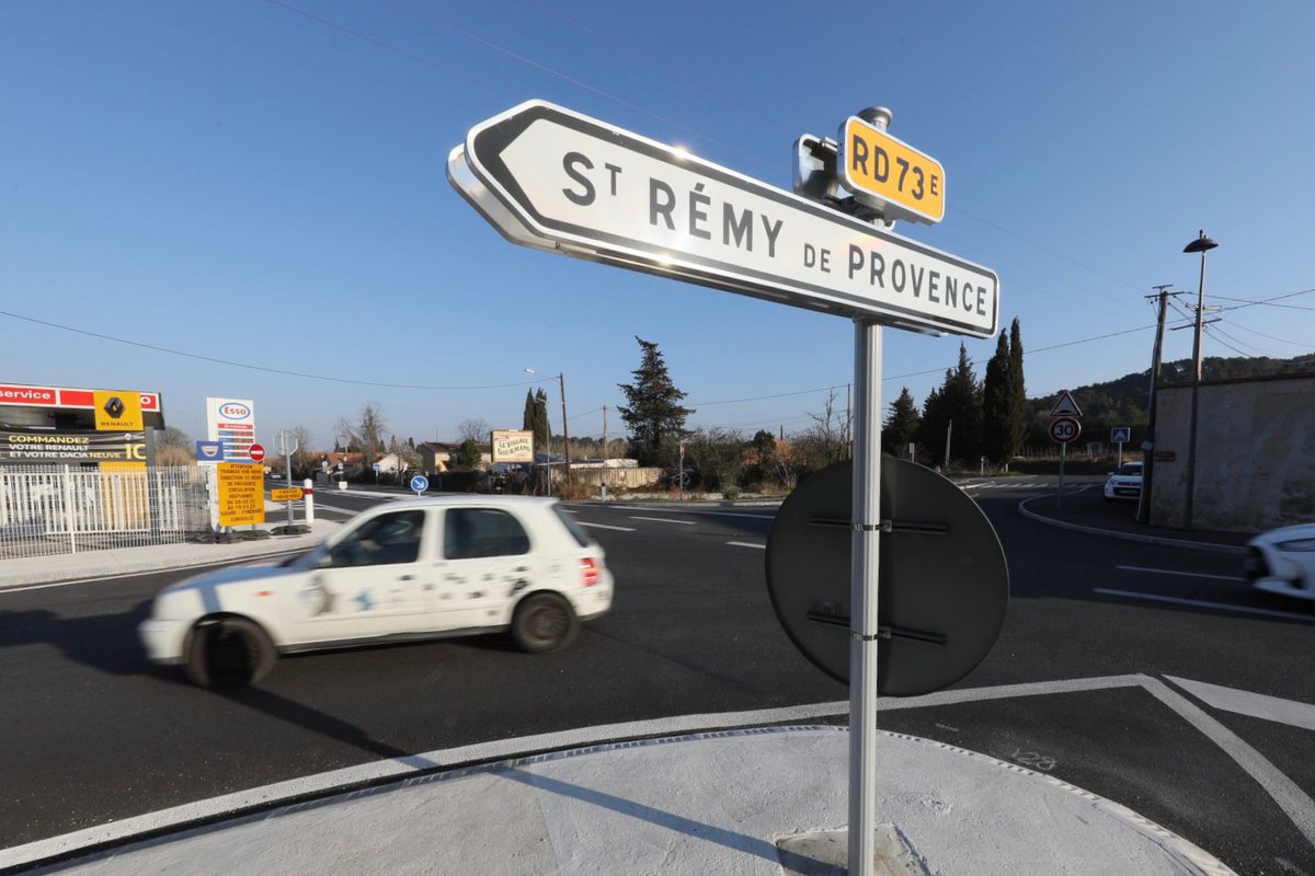 departement13's tweet photo. đ§ #InfoRoute
à #PlanDOrgon, nous avons aménagé le carrefour de la Pierre Plantée, pour sécuriser et faciliter la circulation. Nous avons financé ces travaux à hauteur de 75%. Au quotidien, nos équipes oeuvrent pour fluidifier les déplacements des habitants des Bouches-du-RhÎne. https://t.co/jHRjVetezh