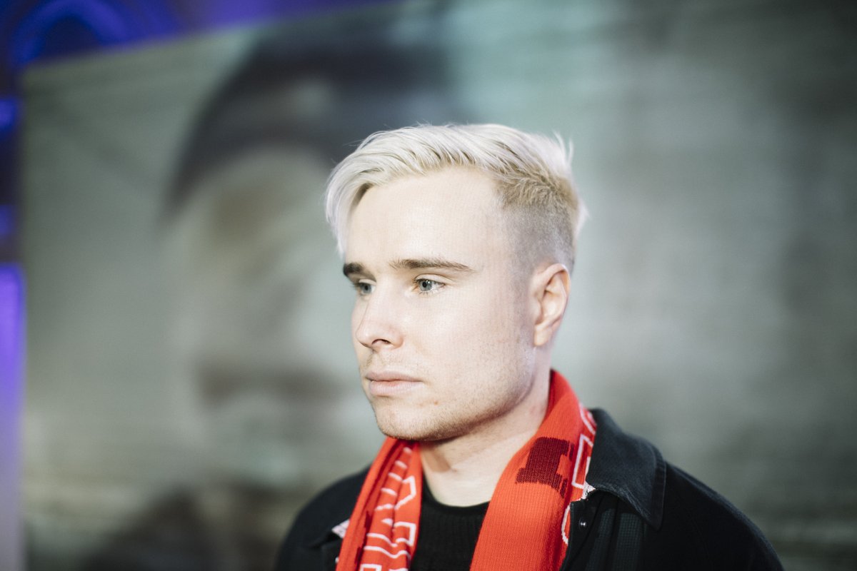 OtherVoicesLive's tweet photo. We're so thrilled to see @forthoseilove take home the Album of the Year award at last night's @choiceprize.
A singular album by a singular artist 🌹
You can revisit his unforgettable #OV19 set: https://t.co/K5To33wJJF
Portrait of Dave by @rgilliganphoto https://t.co/ym7X3NUDH6