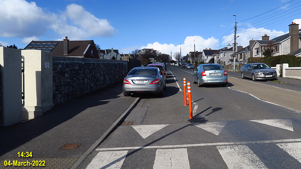 cosaingalway's tweet photo. .@GalwayCityCo this has been going on since the decorative #ThreadneedleBikeLane was created with a can of white paint.
Please sort it out.
Cc @niall_mcnelis @niallgalway @CloHiggins @EddieHoareFG https://t.co/MNoVgwVTUE